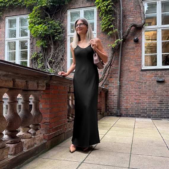 Allude Silk Satin Kjole, Sort 